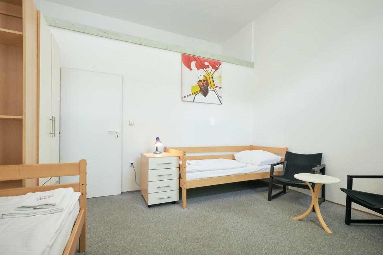 Hostel Mikolase Alse Prag Exteriör bild